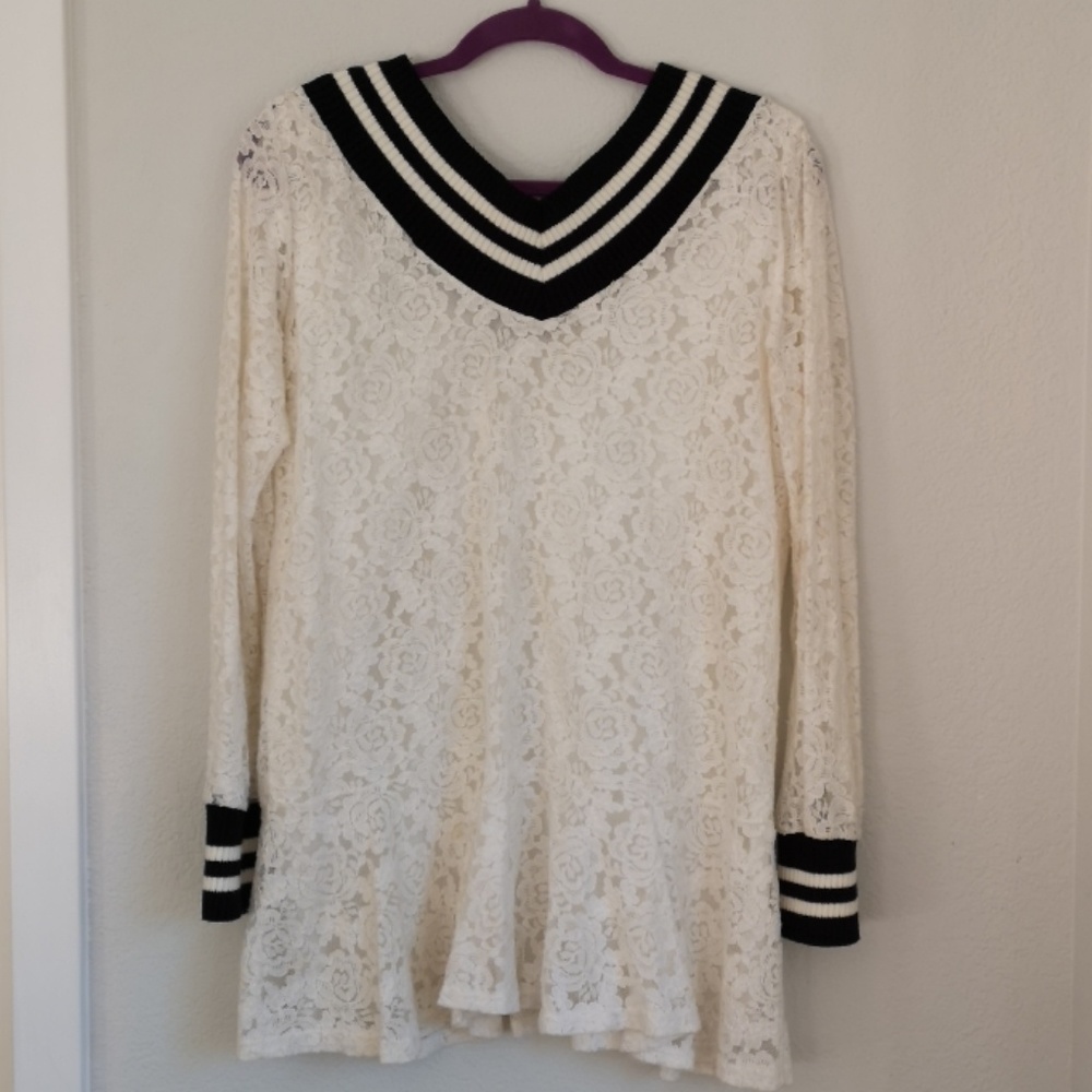 Korean Brand Lace Dress [M]